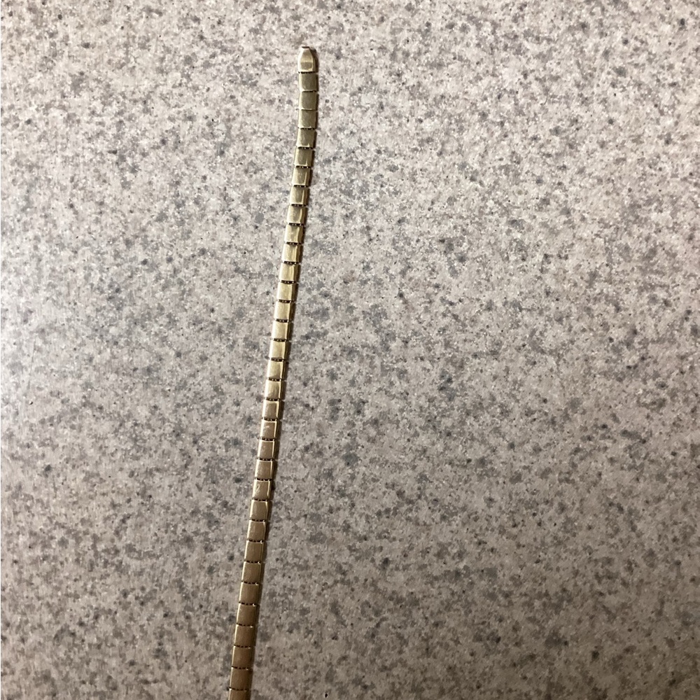 10 kt gold bracelet.